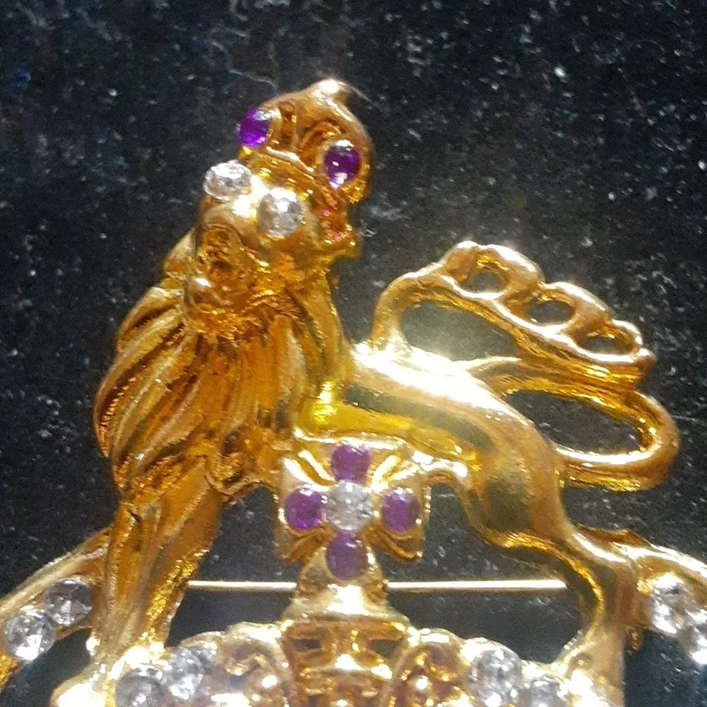 Gold Tone and Purple Lion Crown Brooch